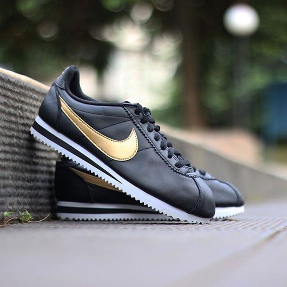 Nike Classic Cortez Size 7.5 Sneakers